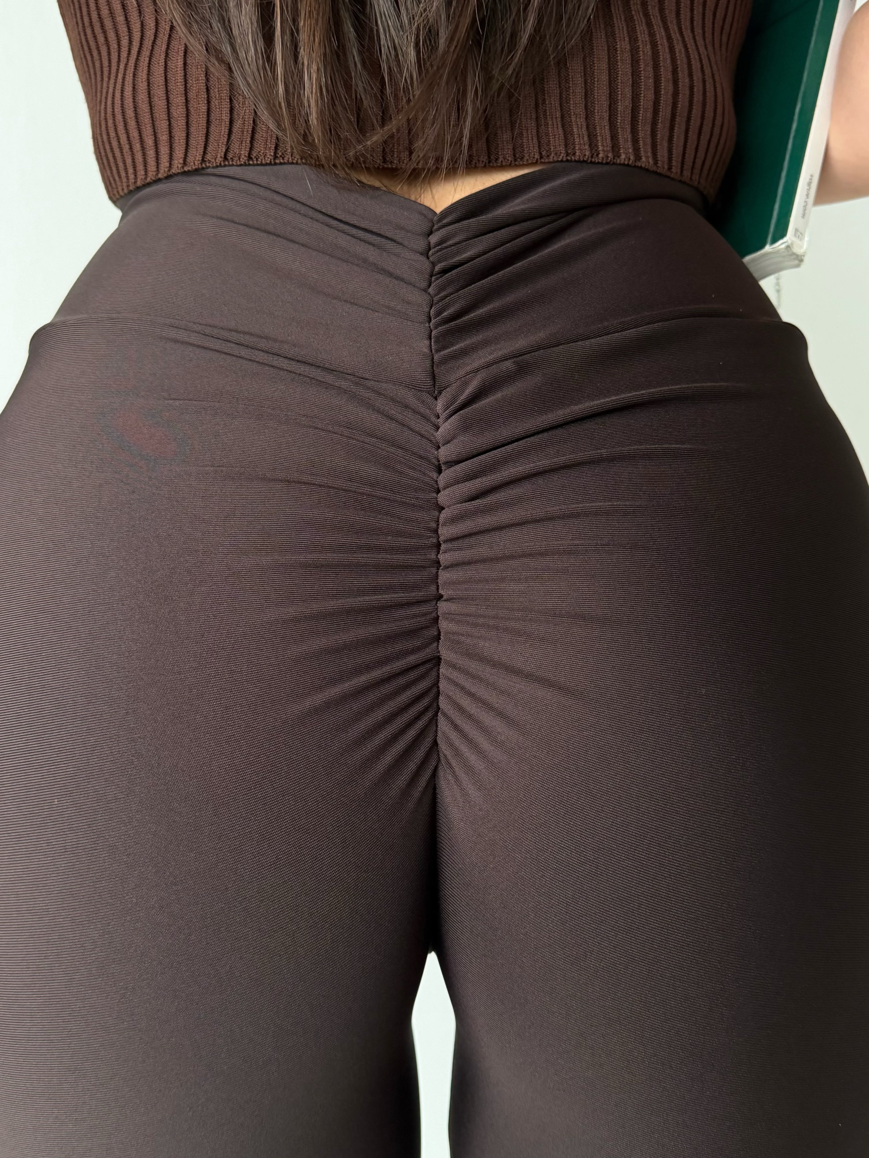 Kadın Kahverengi Renk Büzgü Detaylı ( Scrunch Butt ) Yüksek Bel Toparlayıcı Esnek Düz Tayt